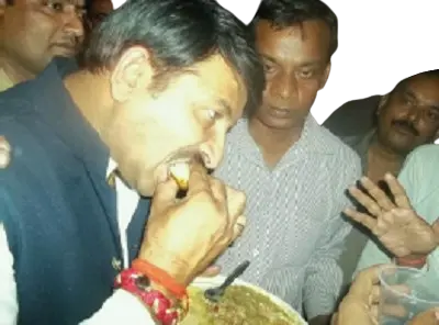 Mr. Manoj Tiwari enjoying litti chokha